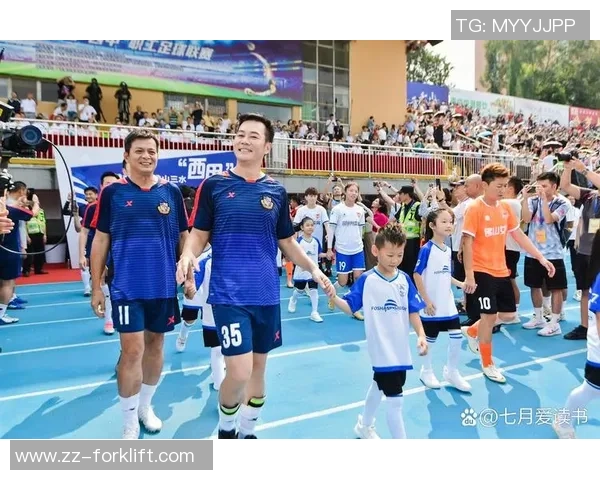 足球佛山开赛激情四溢球迷齐聚共庆盛事展现城市活力与团结精神